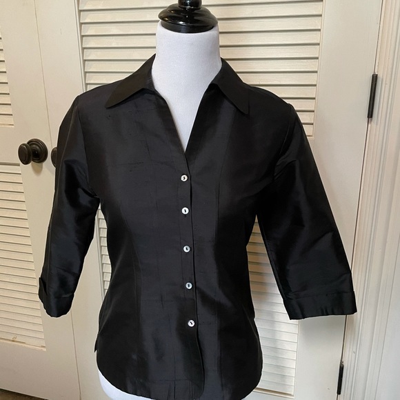 Silk Blouse. A little wear shown on collar - Picture 1 of 4